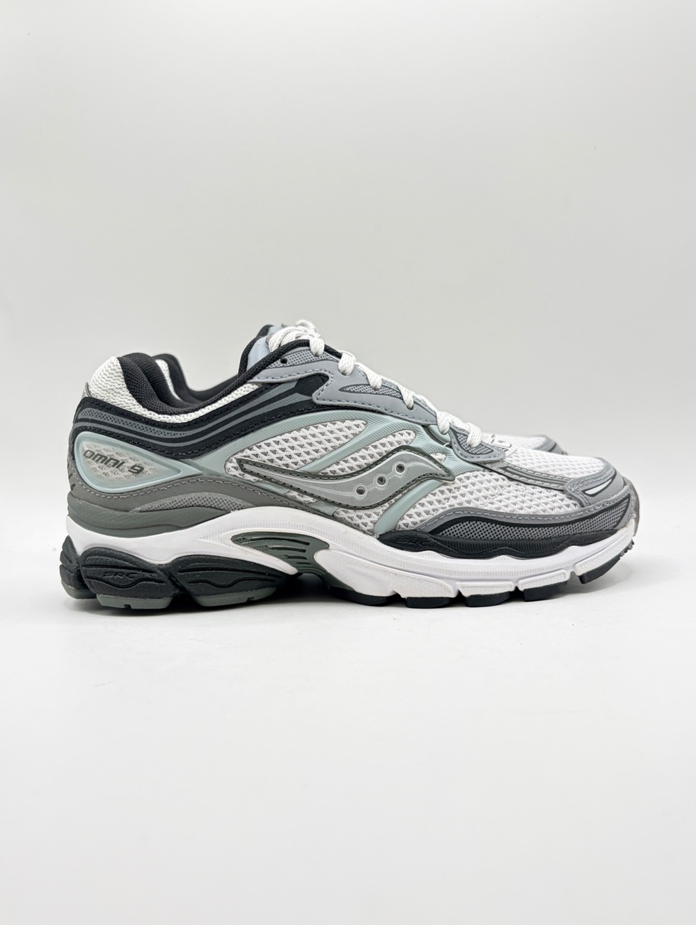 Saucony ProGrid Omni 9 White Multi 3.5M 5W Sneakers S70844-2